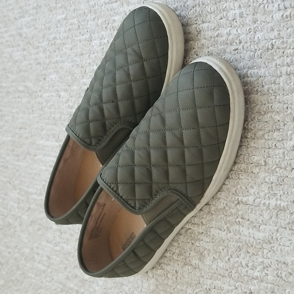 Mossimo slip on sneakers